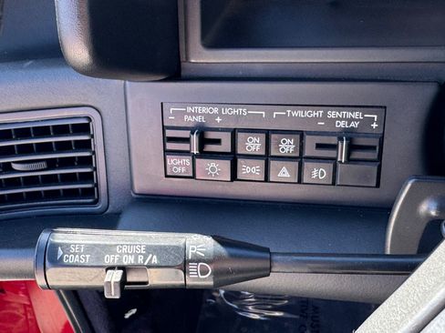 Used 1993 Cadillac Allante FWD image 21