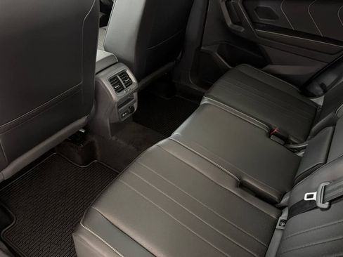 Used 2024 Volkswagen Tiguan SE R-Line image 4