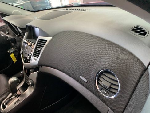 Used 2015 Chevrolet Cruze LT FWD image 19