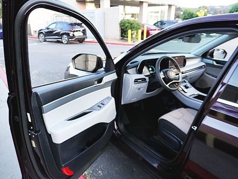 Certified 2023 Hyundai Palisade SE image 35