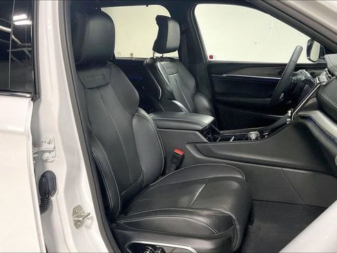 Used 2024 Jeep Grand Cherokee Overland w/ Luxury Tech Group IV image 10