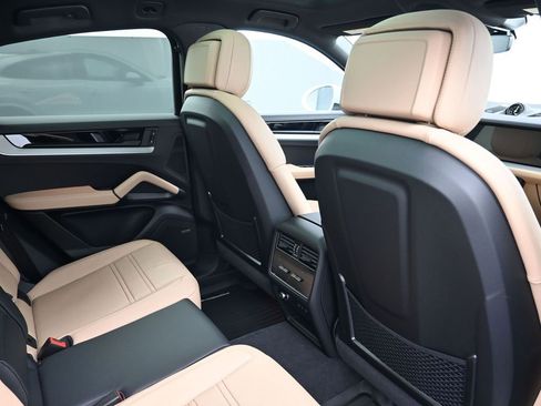 Certified 2026 Porsche Cayenne Coupe AWD/4WD image 7