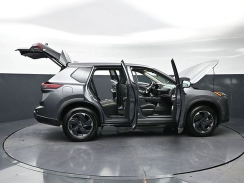 Used 2024 Nissan Rogue SV image 41