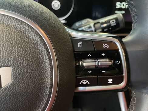 Used 2023 Kia Carnival SX image 21