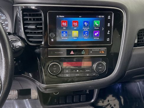 Used 2019 Mitsubishi Outlander SE image 18