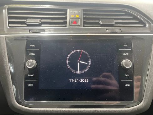 Certified 2020 Volkswagen Tiguan SE image 18