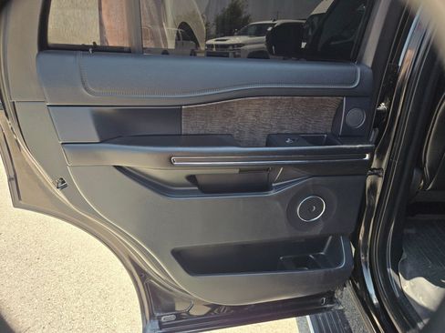 Used 2018 Ford Expedition Limited w/ Driver Assistance Package RWD image 14