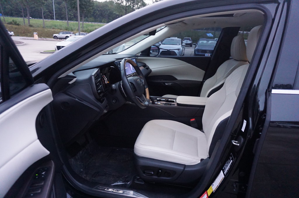Used 2024 Lexus RX 350 Premium w/ Accessory Package (Z1) FWD image 2