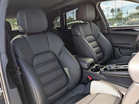 Certified 2025 Porsche Macan image 26