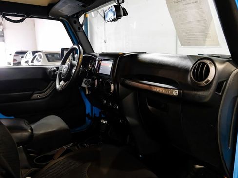 Used 2017 Jeep Wrangler Unlimited Sport AWD/4WD image 14