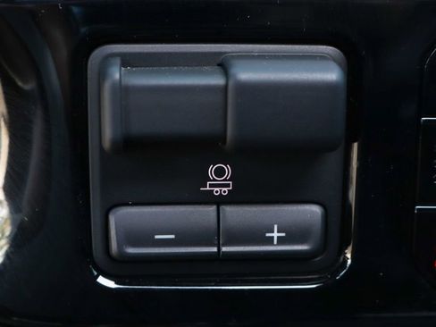 Used 2024 Chevrolet Silverado 2500 ZR2 w/ Technology Package AWD/4WD image 38