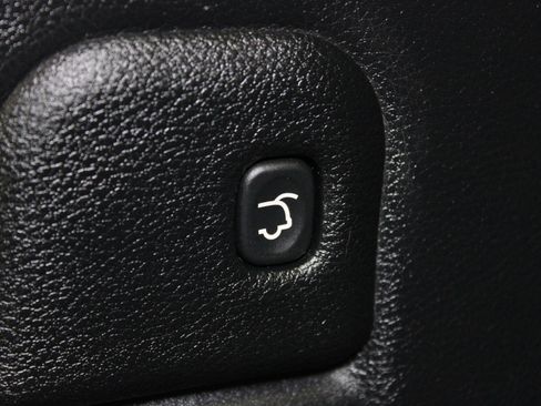 Used 2019 Jeep Grand Cherokee Altitude RWD image 14