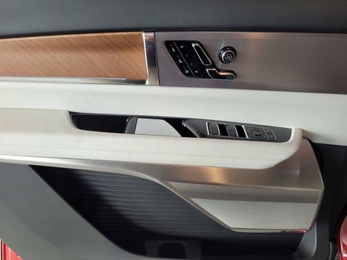 New 2026 Cadillac Vistiq Sport w/ LPO, Floor Liner Package image 18