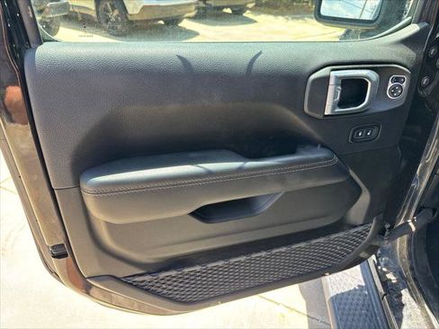 Certified 2022 Jeep Gladiator Overland AWD/4WD image 13