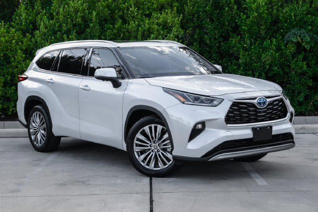 Used 2023 Toyota Highlander Platinum FWD image 8