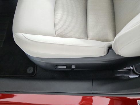 Used 2024 Nissan Altima 2.5 SV FWD image 11