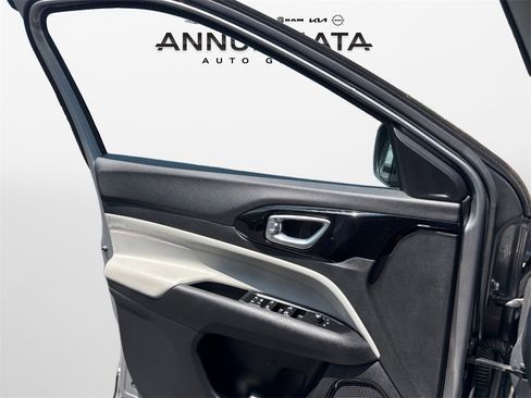 Certified 2022 Jeep Compass Limited image 28