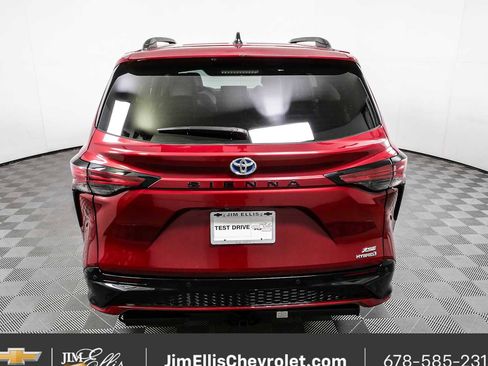Used 2021 Toyota Sienna XSE w/ XSE Plus Package FWD image 28