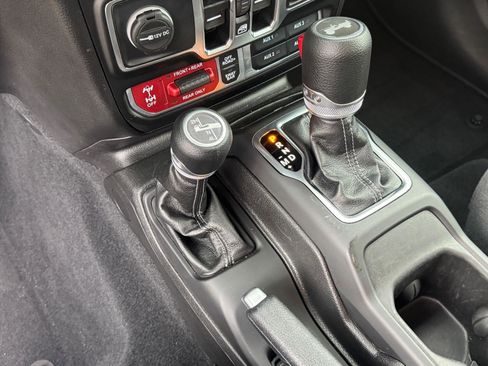 Used 2025 Jeep Wrangler Unlimited Rubicon image 21