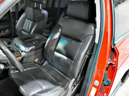 Used 2016 Chevrolet Suburban LT RWD image 11