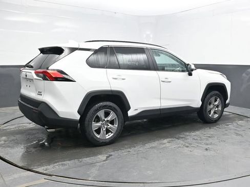 Used 2022 Toyota RAV4 XLE AWD/4WD image 7