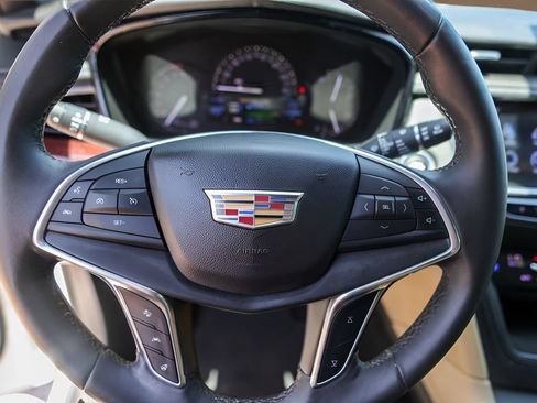 Used 2017 Cadillac XT5 Premium Luxury FWD image 12