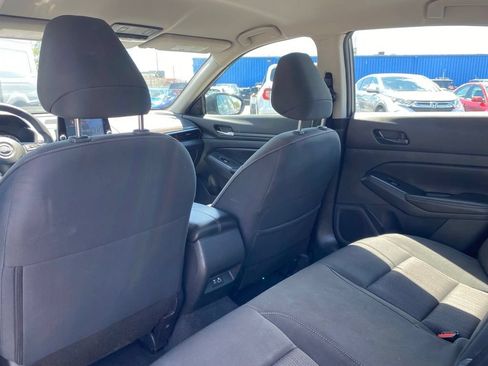 Used 2025 Nissan Altima 2.5 SV FWD image 13