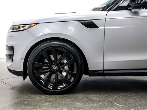 Used 2025 Land Rover Range Rover Sport SE image 10