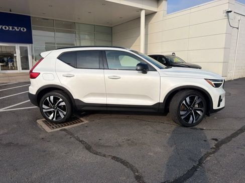 Used 2024 Volvo XC40 B5 Plus w/ Protection Package Premier AWD/4WD image 2