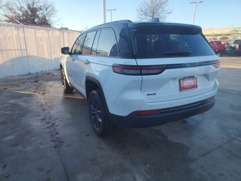 New 2025 Jeep Grand Cherokee Limited image 23