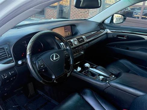 Used 2013 Lexus LS 460 w/ Comfort Pkg image 30