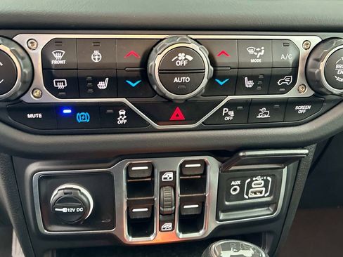 Certified 2025 Jeep Wrangler Unlimited Sahara w/ Safety Group AWD/4WD image 32