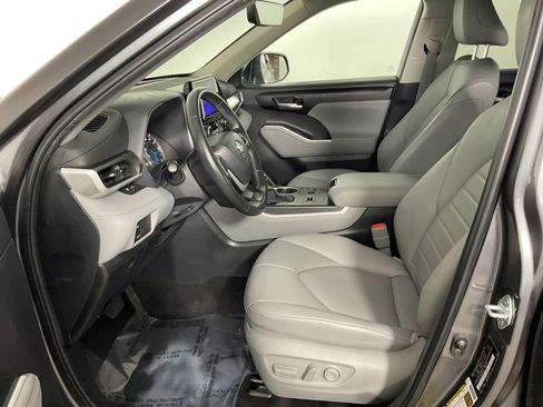 Used 2024 Toyota Highlander XLE image 18