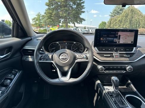 Used 2023 Nissan Altima 2.5 SV w/ SV Premium Package AWD/4WD image 15