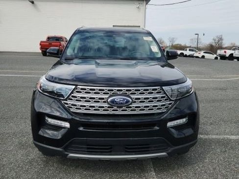 Used 2022 Ford Explorer Limited w/ Equipment Group 301A image 2