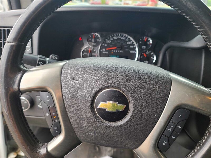 Used 2017 Chevrolet Express 2500 RWD image 27