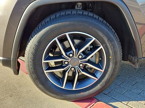 Used 2019 Jeep Grand Cherokee Limited image 5