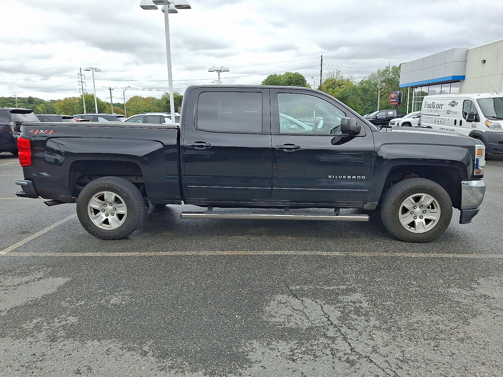 Used 2018 Chevrolet Silverado 1500 LT w/ All Star Edition AWD/4WD image 7