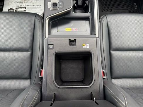 Used 2024 Lexus GX 550 image 42