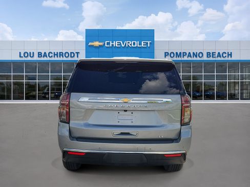 Used 2024 Chevrolet Suburban LT RWD image 4