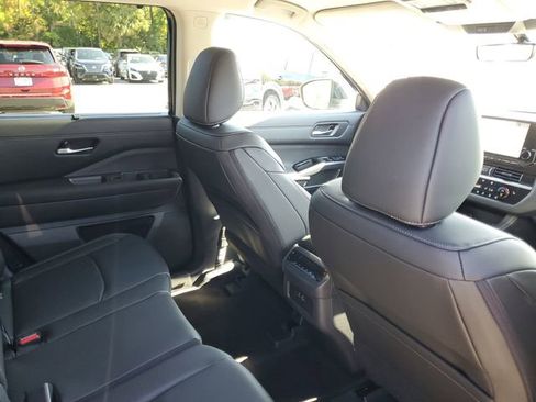 New 2025 Nissan Pathfinder SL image 29