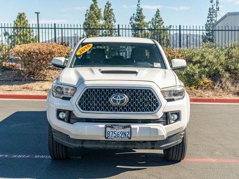 Certified 2018 Toyota Tacoma TRD Sport RWD image 2