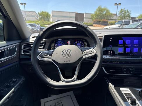 Used 2024 Volkswagen Atlas SEL AWD/4WD image 14