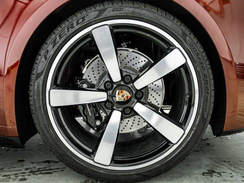 Used 2021 Porsche 911 Targa 4S Heritage Design image 10