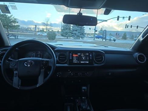 Used 2017 Toyota Tacoma 2WD Double Cab image 16
