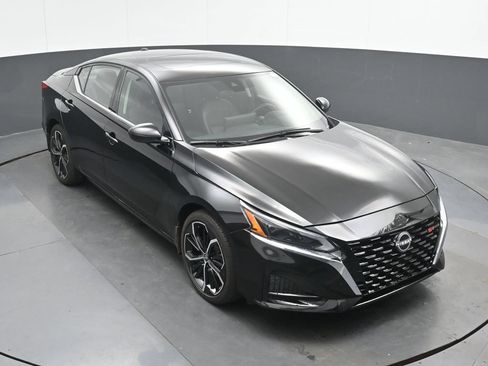 Used 2025 Nissan Altima 2.5 SR w/ SR Premium Package FWD image 34