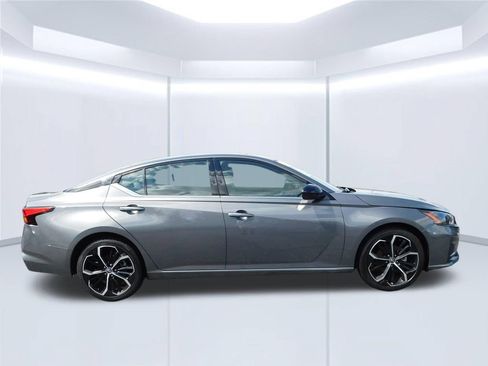 Used 2026 Nissan Altima 2.5 SR FWD image 2
