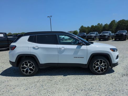 Used 2025 Jeep Compass Limited AWD/4WD image 11