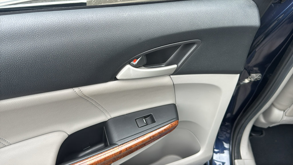 Used 2011 Honda Accord EX-L image 27