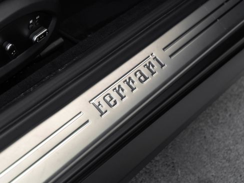 Used 2018 Ferrari GTC4Lusso T image 32